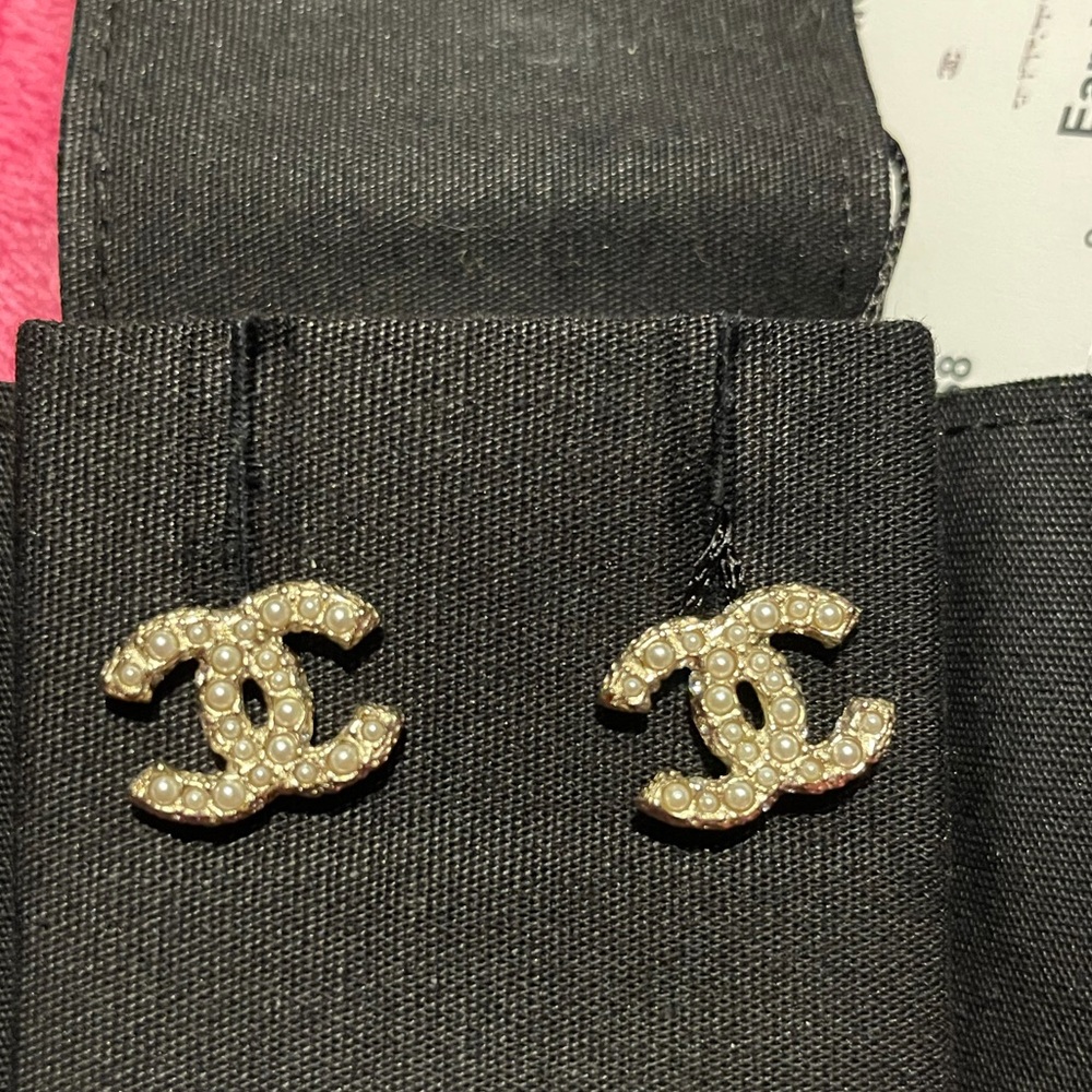 Chanel Gold White Pearly Earrings - Picture 3 of 5